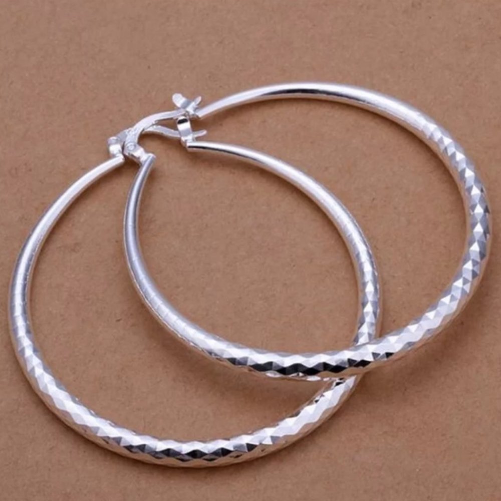 NEW 925 Silver 2" Diamond Cut Hoop Earrings - Picture 3 of 6